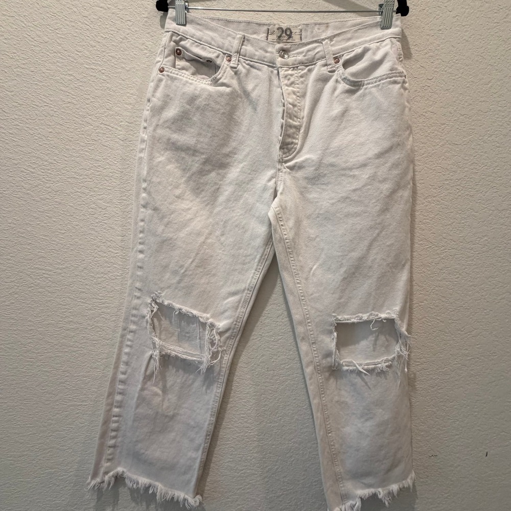 Free People We The Free White Distressed Tapered Jeans Raw Hem Size 29